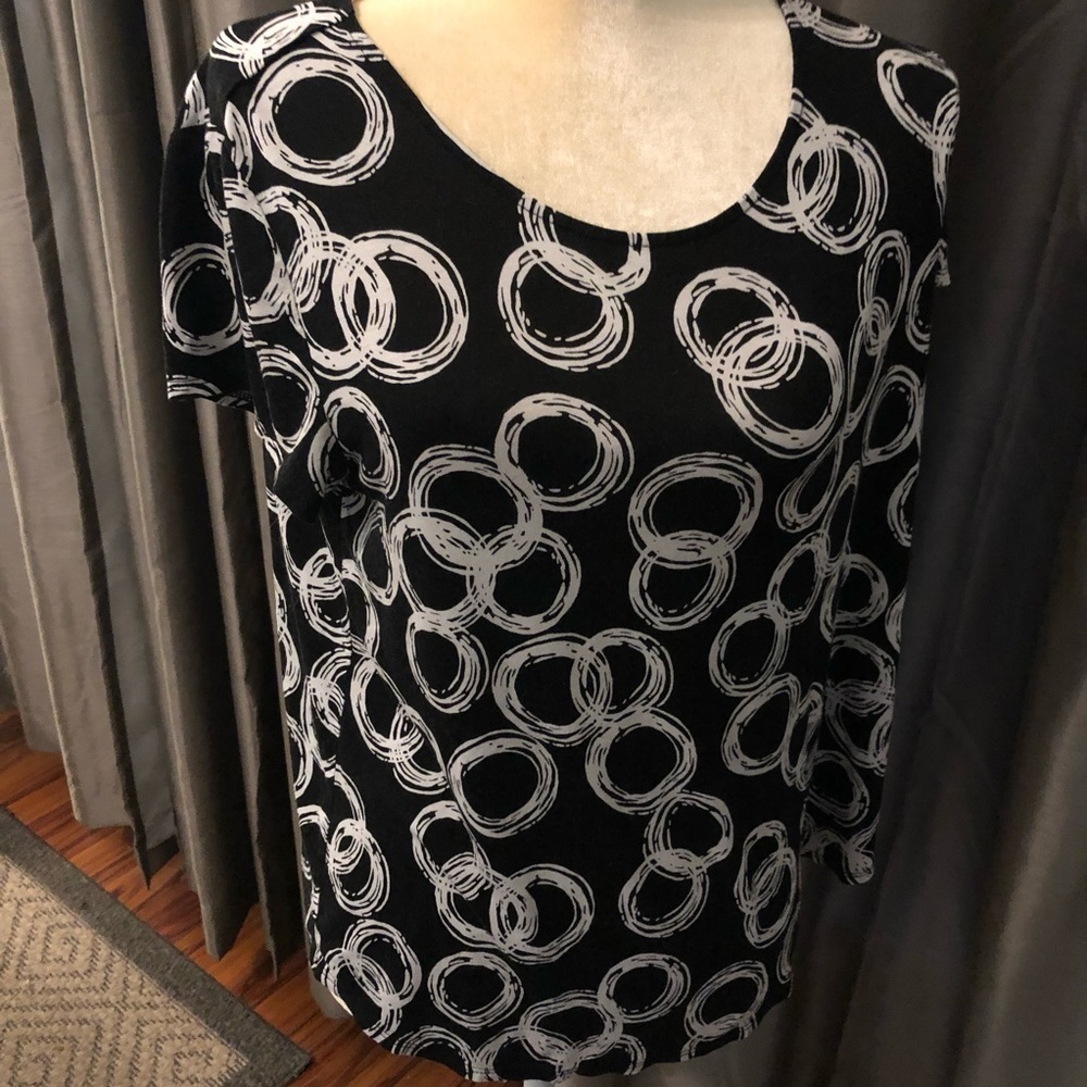 Alfani top with white swirls on black